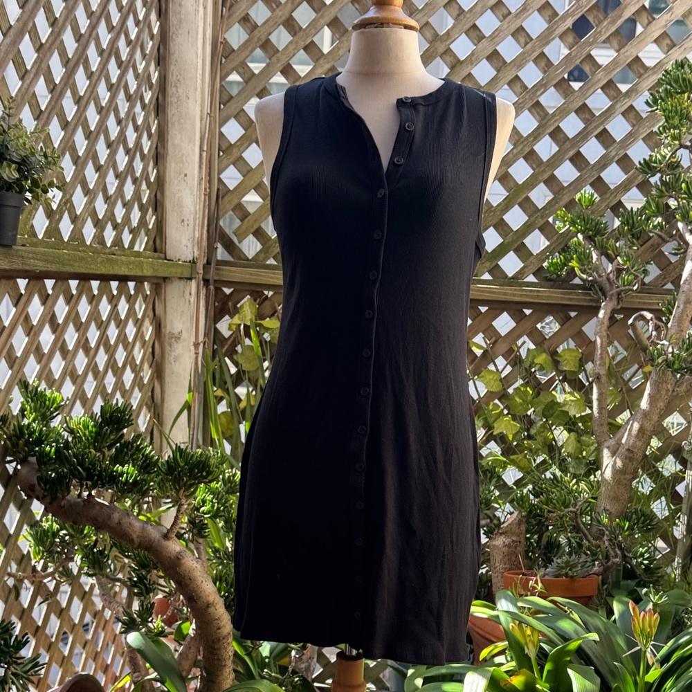Wild Fable Black Button Down Dress. Sleeveless
Size Large. Ribbed knit. NWT